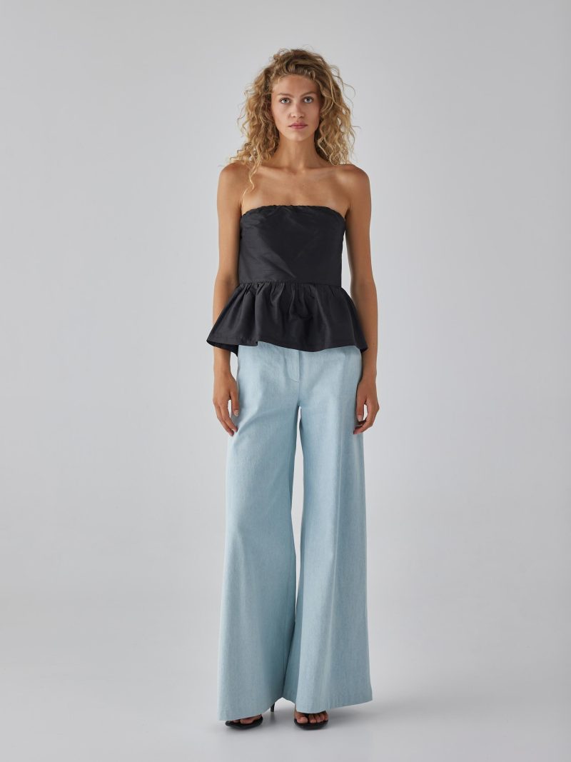 CLEO top