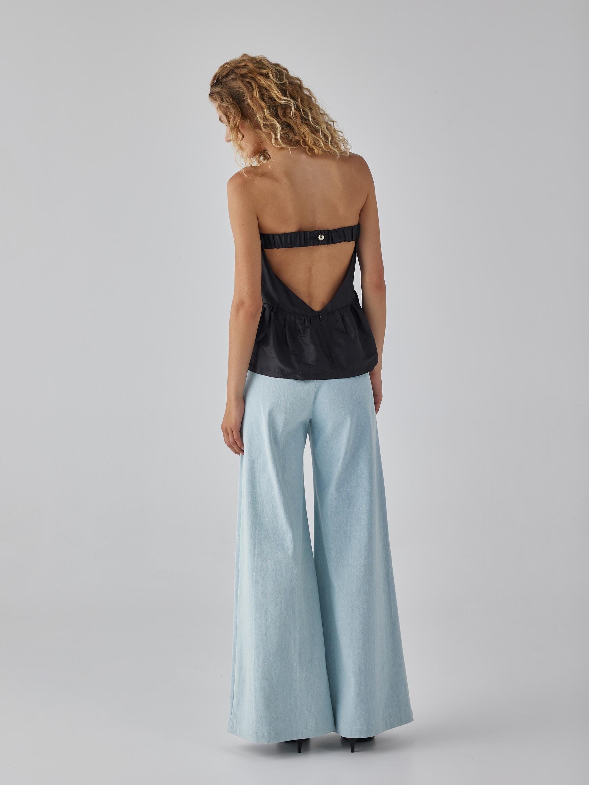 CLEO top